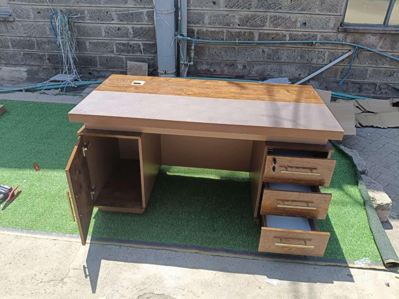 executive office desk by mwajo